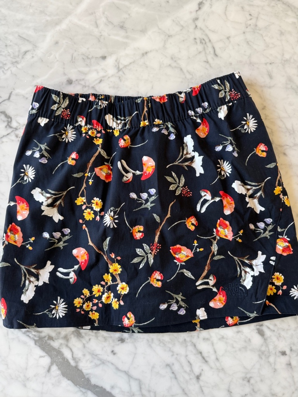 The north face flowers and mushrooms skirt over shorts. Skort NWT. Medium.